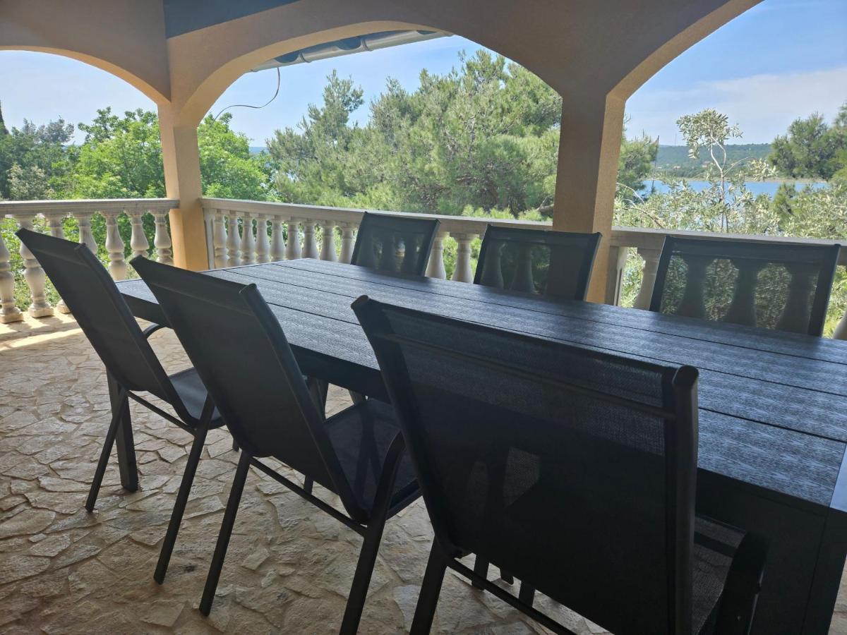 Villa Punta Blava - Beach Front, Ideal For Family Vacation With Kids, Large Terraces With Sea View, Internet, Netflix, No Pets Allowed Obrovac Exterior foto