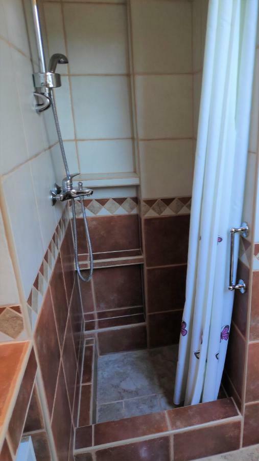 Villa Punta Blava - Beach Front, Ideal For Family Vacation With Kids, Large Terraces With Sea View, Internet, Netflix, No Pets Allowed Obrovac Exterior foto