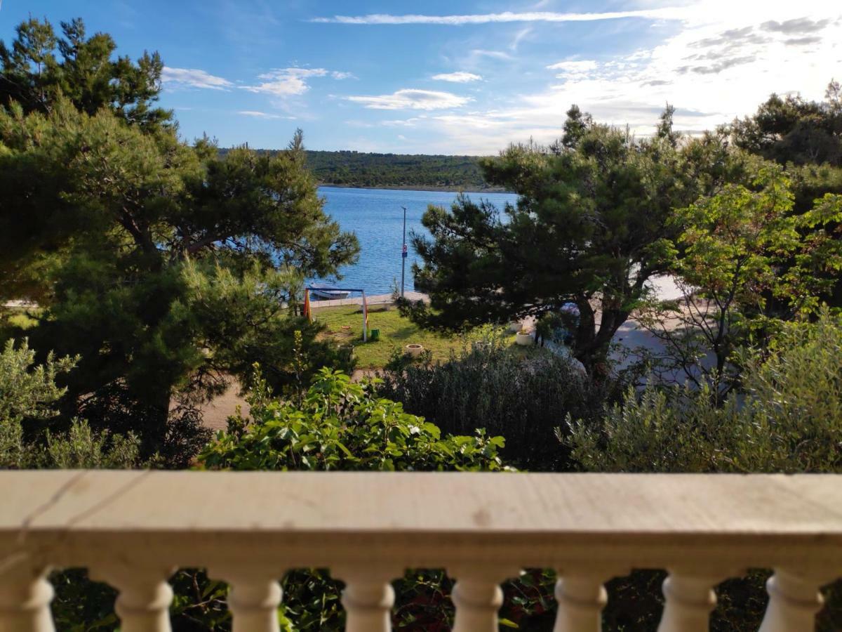 Villa Punta Blava - Beach Front, Ideal For Family Vacation With Kids, Large Terraces With Sea View, Internet, Netflix, No Pets Allowed Obrovac Exterior foto