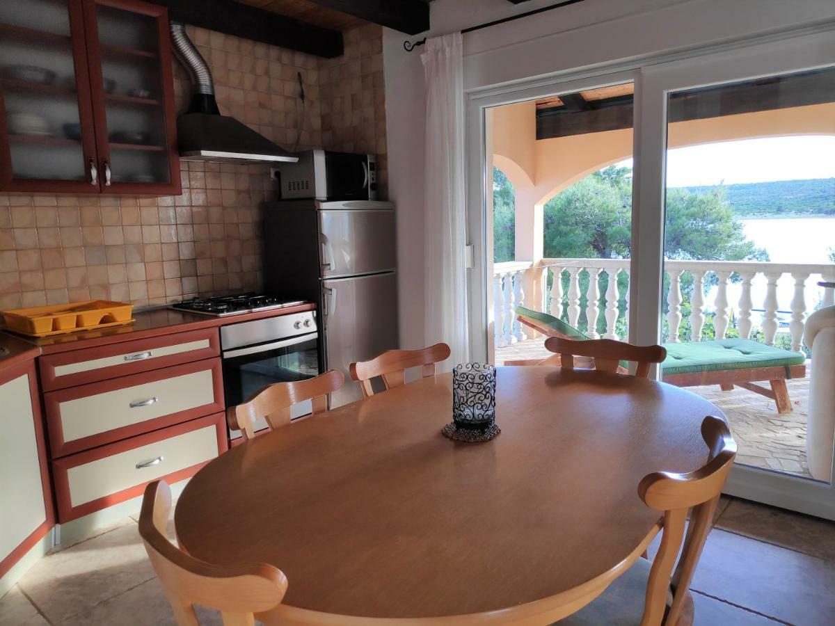 Villa Punta Blava - Beach Front, Ideal For Family Vacation With Kids, Large Terraces With Sea View, Internet, Netflix, No Pets Allowed Obrovac Exterior foto