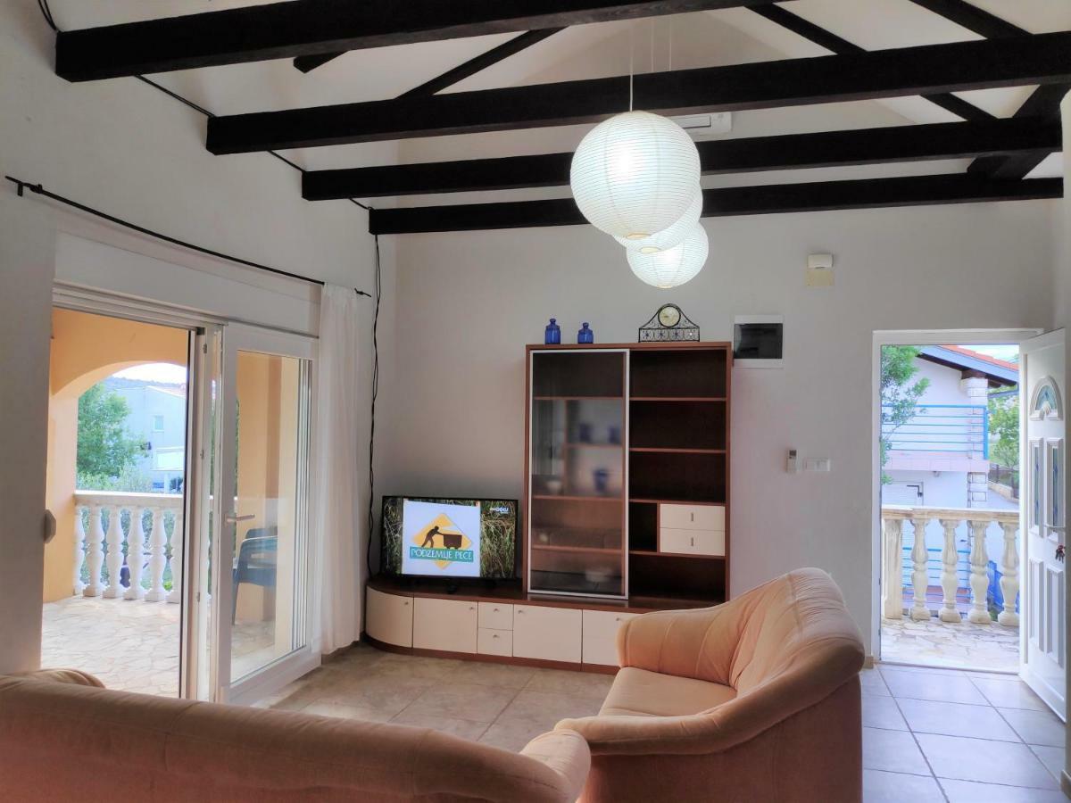 Villa Punta Blava - Beach Front, Ideal For Family Vacation With Kids, Large Terraces With Sea View, Internet, Netflix, No Pets Allowed Obrovac Exterior foto