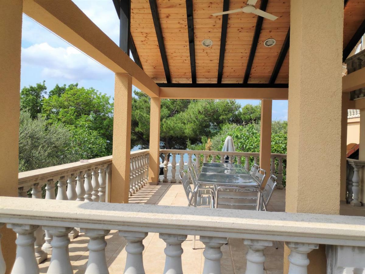 Villa Punta Blava - Beach Front, Ideal For Family Vacation With Kids, Large Terraces With Sea View, Internet, Netflix, No Pets Allowed Obrovac Exterior foto