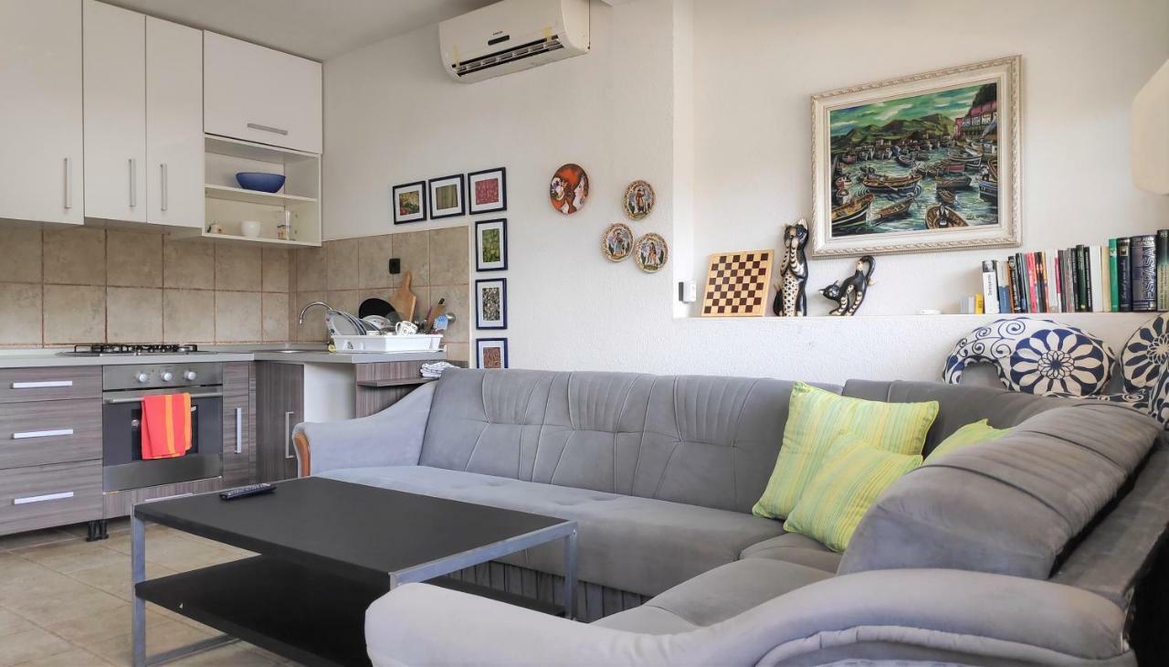 Villa Punta Blava - Beach Front, Ideal For Family Vacation With Kids, Large Terraces With Sea View, Internet, Netflix, No Pets Allowed Obrovac Exterior foto