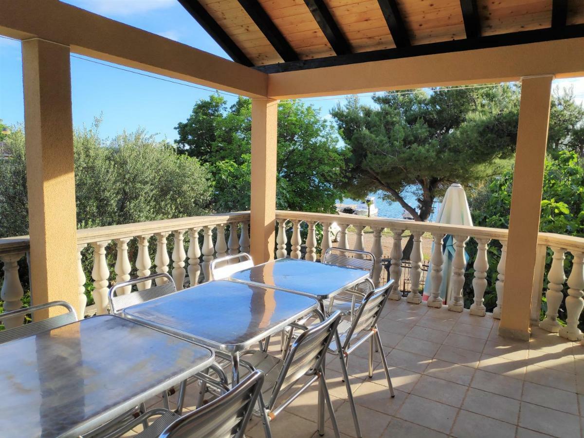 Villa Punta Blava - Beach Front, Ideal For Family Vacation With Kids, Large Terraces With Sea View, Internet, Netflix, No Pets Allowed Obrovac Exterior foto