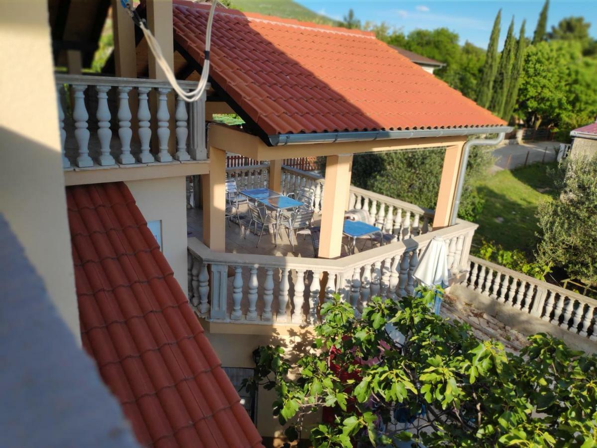 Villa Punta Blava - Beach Front, Ideal For Family Vacation With Kids, Large Terraces With Sea View, Internet, Netflix, No Pets Allowed Obrovac Exterior foto