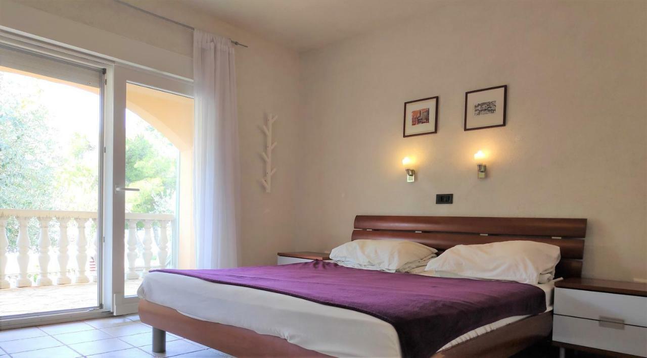Villa Punta Blava - Beach Front, Ideal For Family Vacation With Kids, Large Terraces With Sea View, Internet, Netflix, No Pets Allowed Obrovac Exterior foto