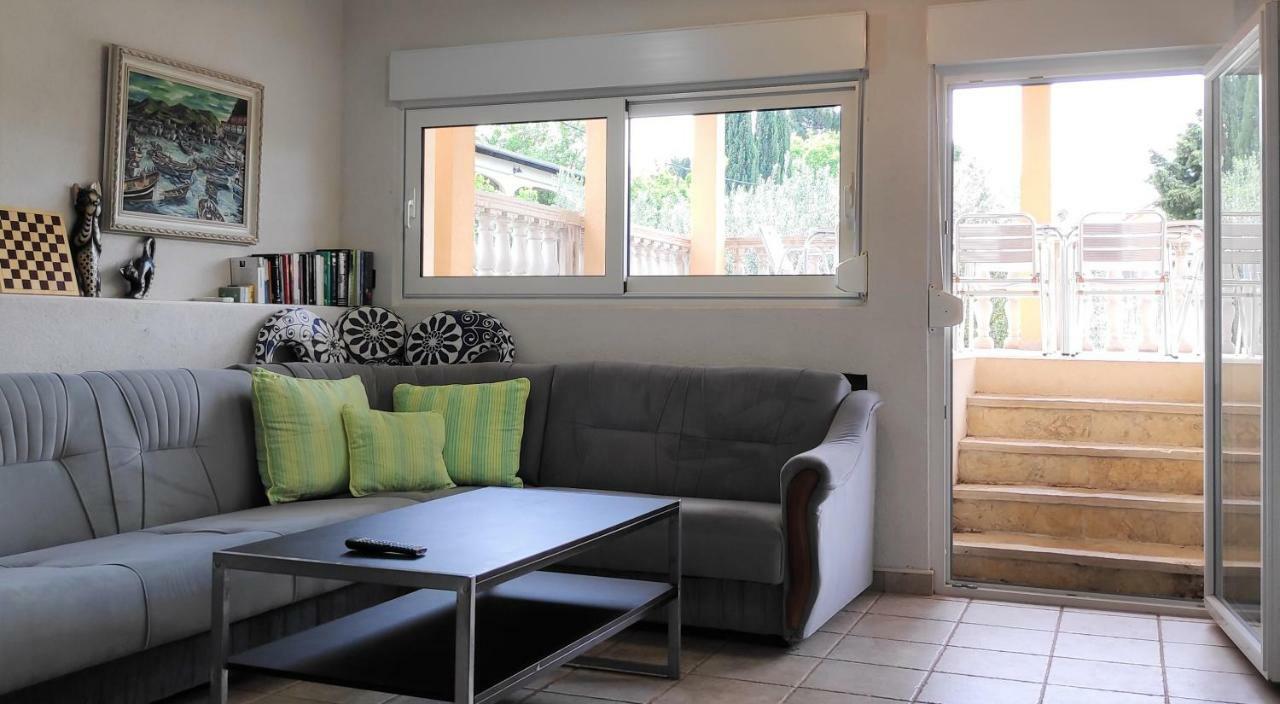 Villa Punta Blava - Beach Front, Ideal For Family Vacation With Kids, Large Terraces With Sea View, Internet, Netflix, No Pets Allowed Obrovac Exterior foto