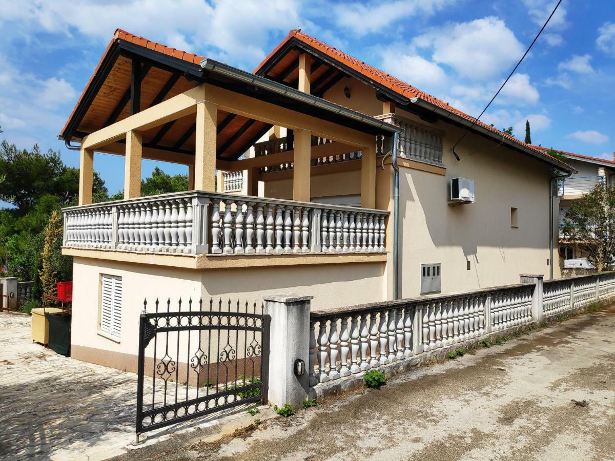 Villa Punta Blava - Beach Front, Ideal For Family Vacation With Kids, Large Terraces With Sea View, Internet, Netflix, No Pets Allowed Obrovac Exterior foto