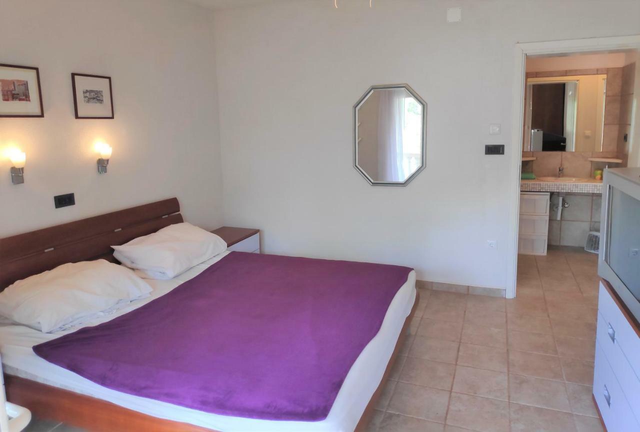 Villa Punta Blava - Beach Front, Ideal For Family Vacation With Kids, Large Terraces With Sea View, Internet, Netflix, No Pets Allowed Obrovac Exterior foto