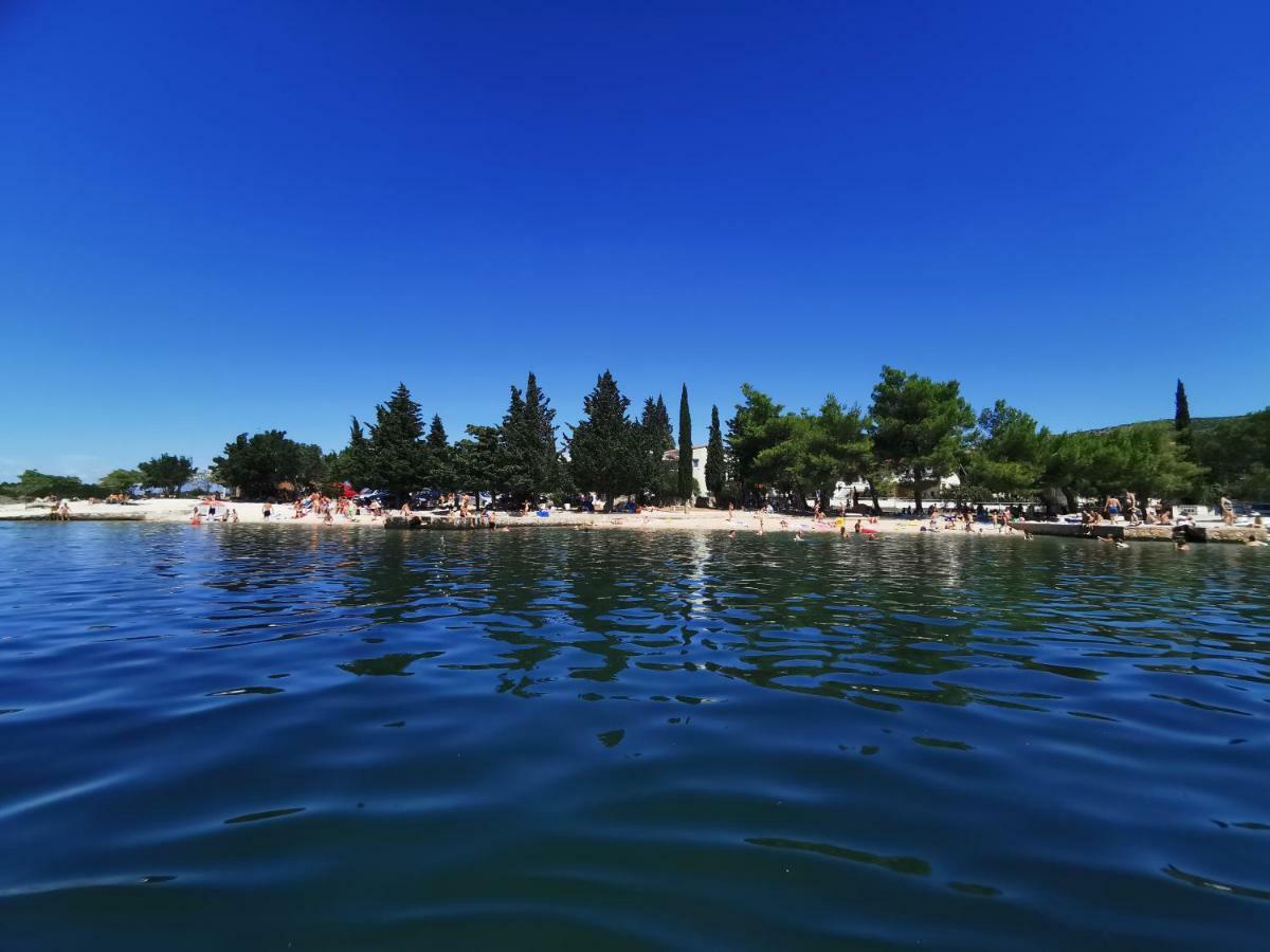 Villa Punta Blava - Beach Front, Ideal For Family Vacation With Kids, Large Terraces With Sea View, Internet, Netflix, No Pets Allowed Obrovac Exterior foto