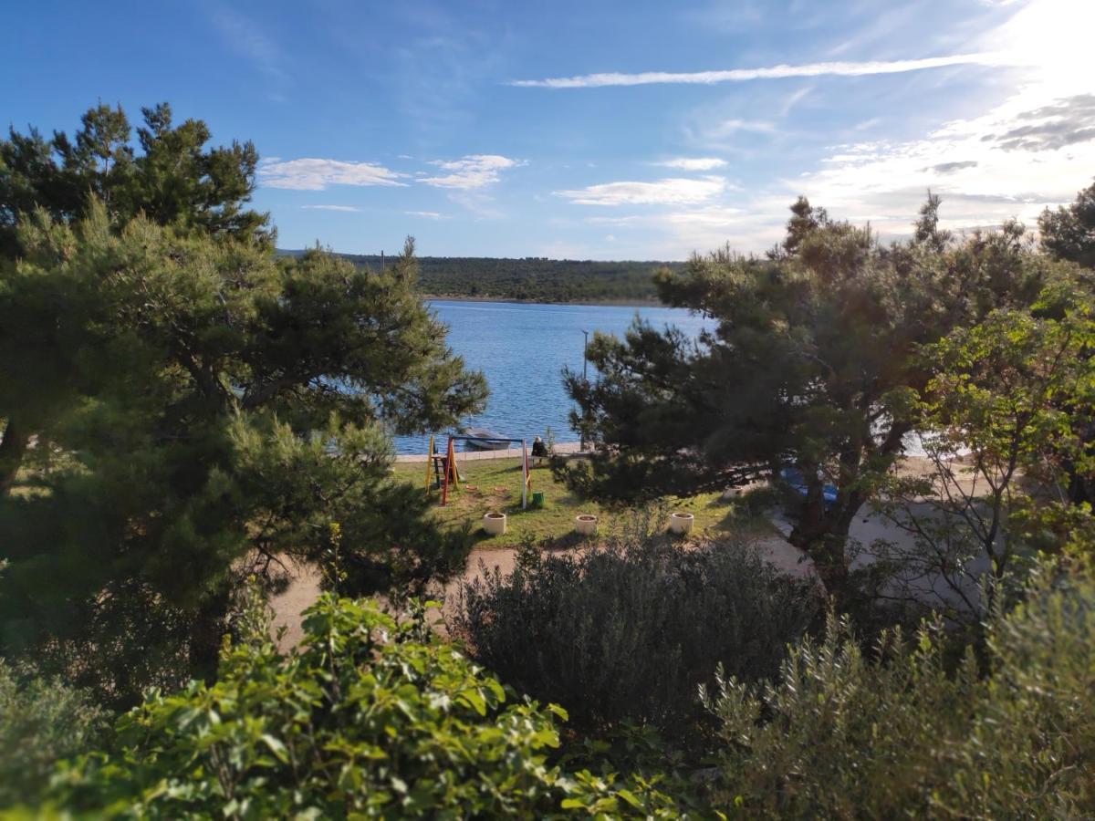 Villa Punta Blava - Beach Front, Ideal For Family Vacation With Kids, Large Terraces With Sea View, Internet, Netflix, No Pets Allowed Obrovac Exterior foto