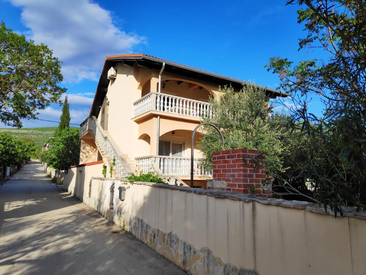 Villa Punta Blava - Beach Front, Ideal For Family Vacation With Kids, Large Terraces With Sea View, Internet, Netflix, No Pets Allowed Obrovac Exterior foto