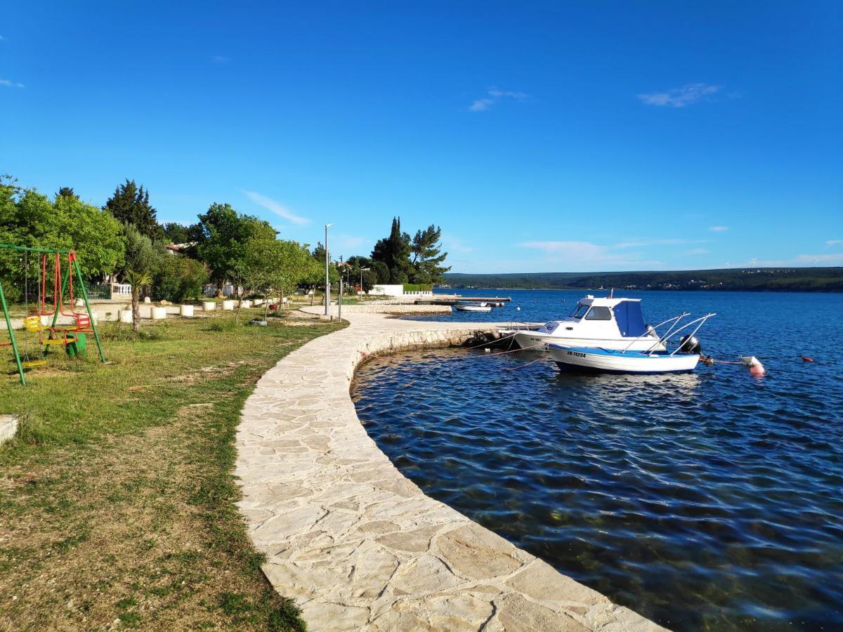 Villa Punta Blava - Beach Front, Ideal For Family Vacation With Kids, Large Terraces With Sea View, Internet, Netflix, No Pets Allowed Obrovac Exterior foto